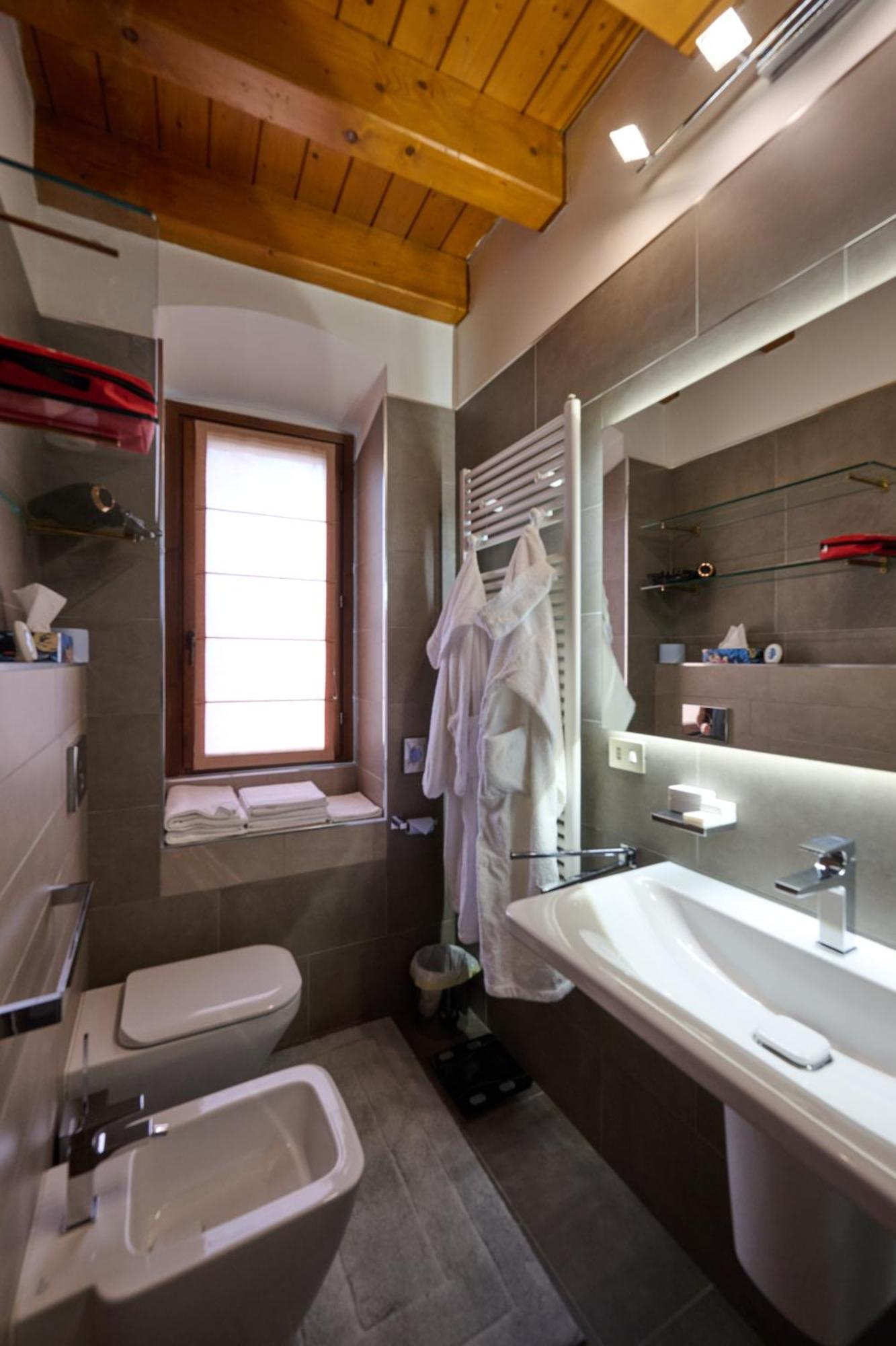Cav Motteno Mandello del Lario Exterior photo